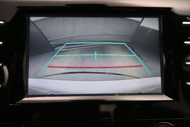 Used 2018 White Toyota SE image 18