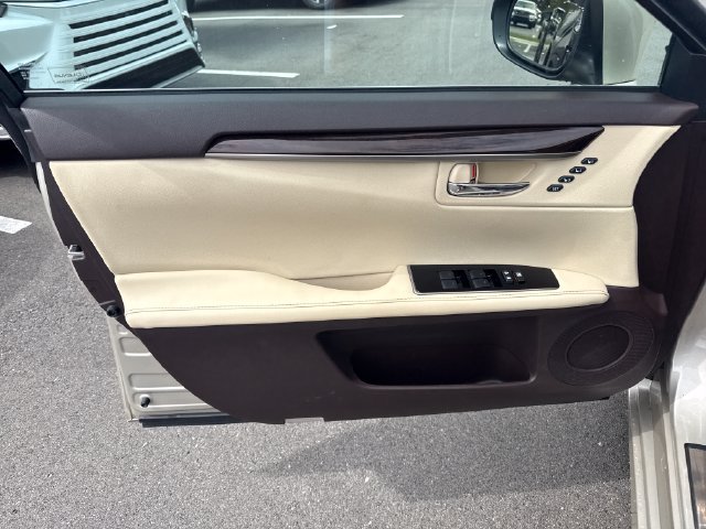 Used 2018 Beige Lexus 350 image 12