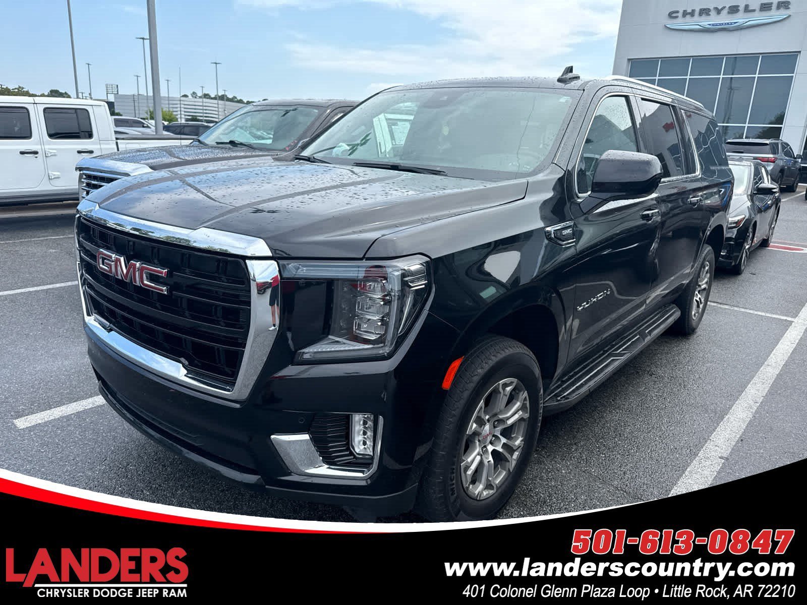 Used 2023 Onyx Black GMC SLE image 1