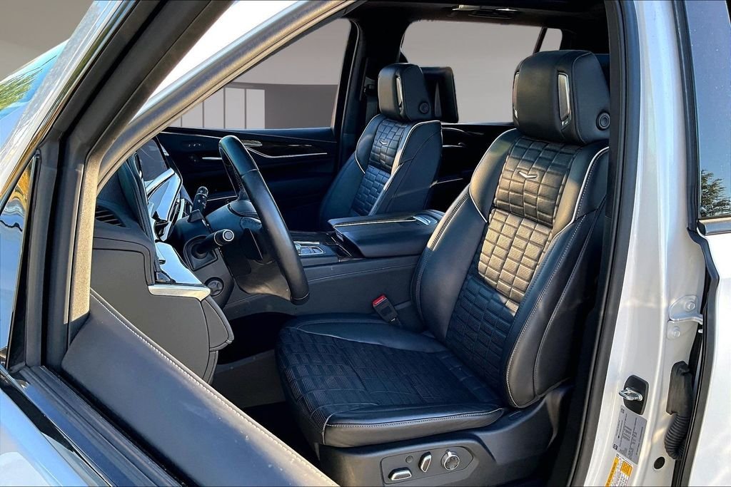 Used 2023 White Cadillac Sport Platinum image 27