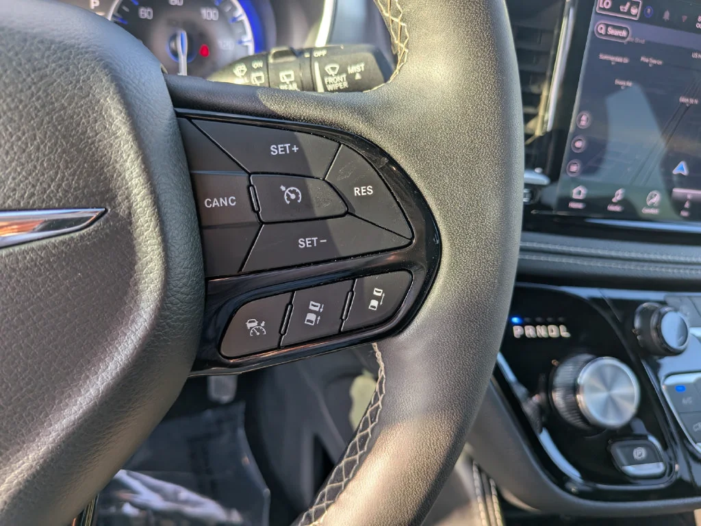 Used 2025 Black Chrysler Limited image 32