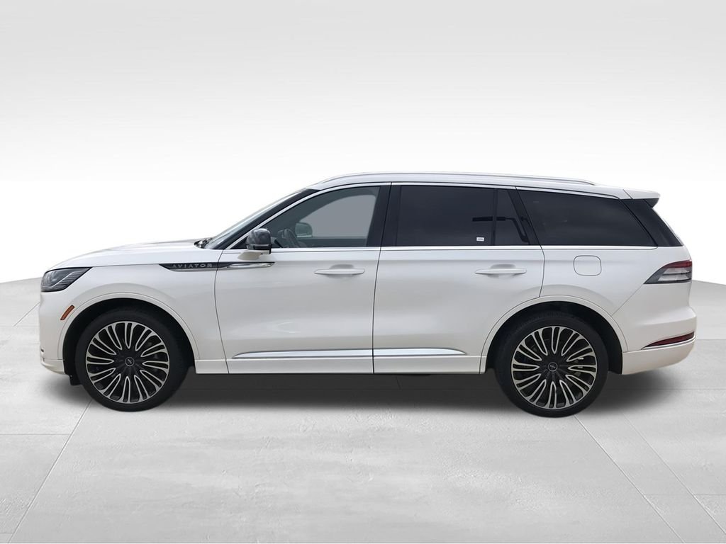 Certified Used 2025 White Lincoln Black Label image 5