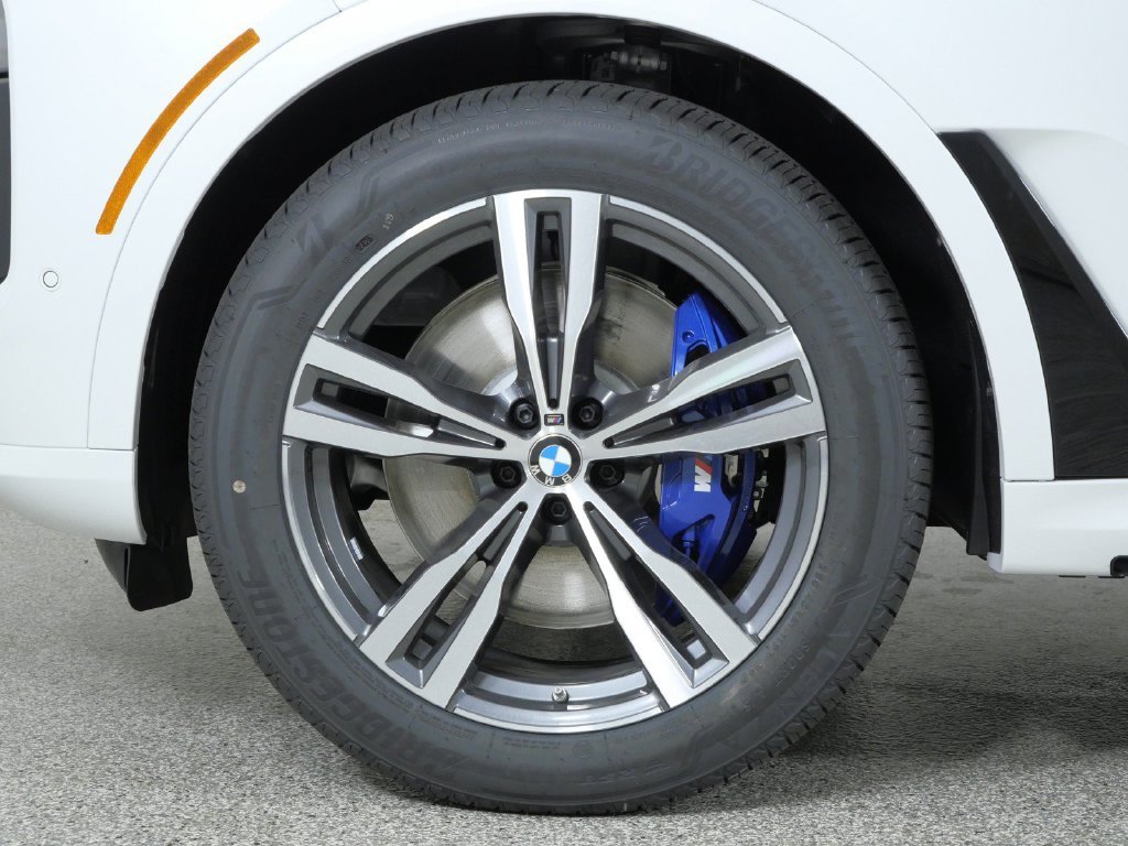 Used 2027 White BMW xDrive40i image 17