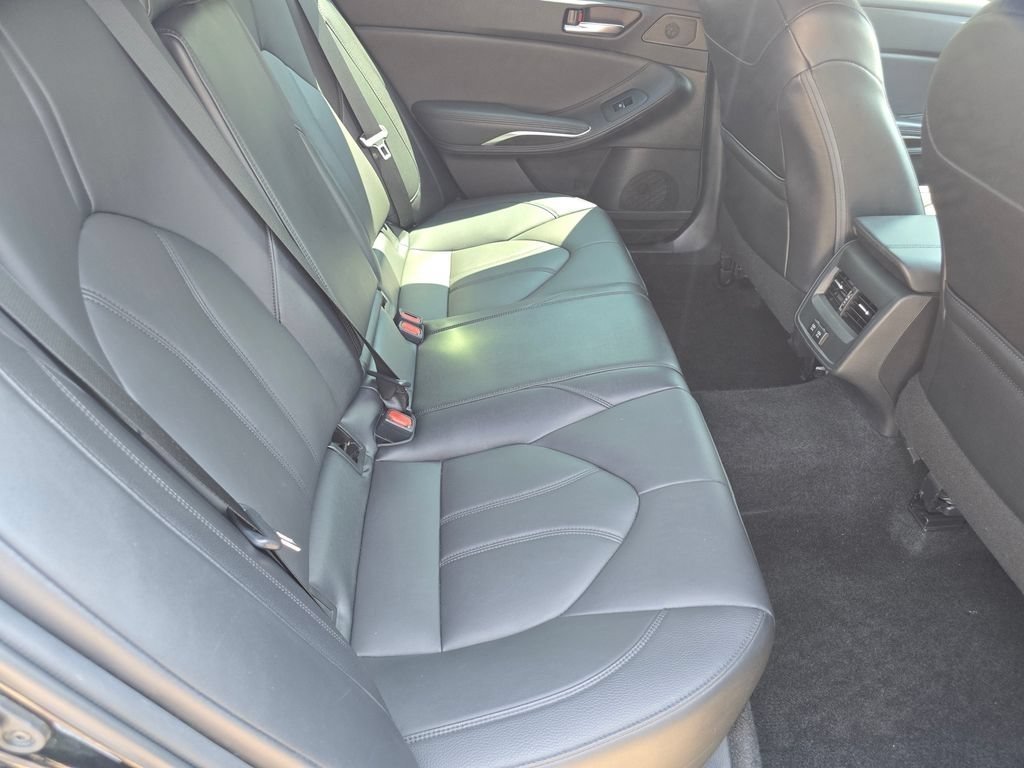 Used 2019 Midnight Black Metallic Toyota XLE image 28