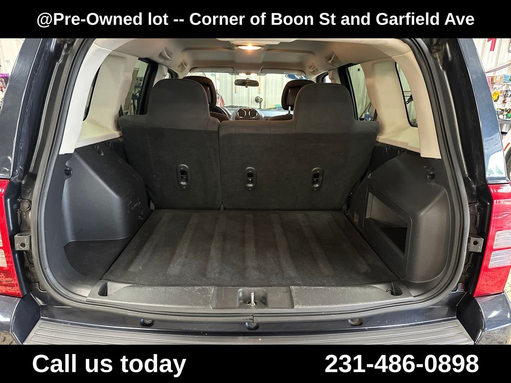 Used 2014 Gray Jeep Latitude image 22