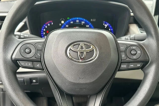 Used 2020 White Toyota LE image 25