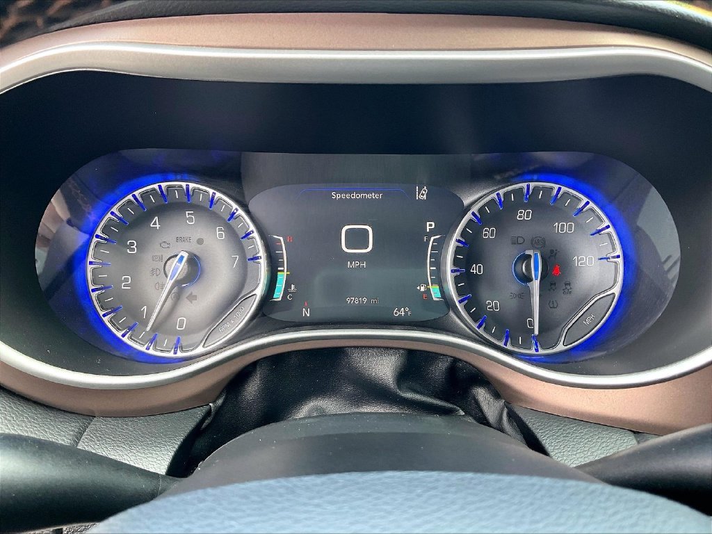 Used 2019 Billet Silver Metallic Clearcoat Chrysler Touring L image 24