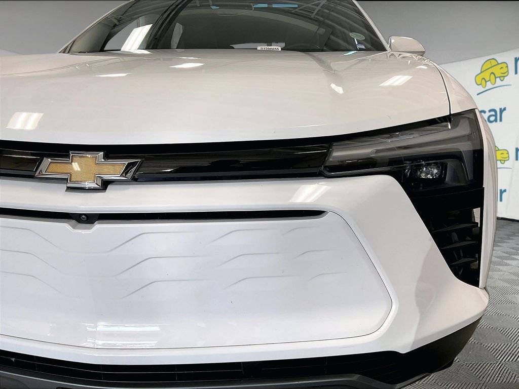 Used 2024 White Chevrolet LT image 33