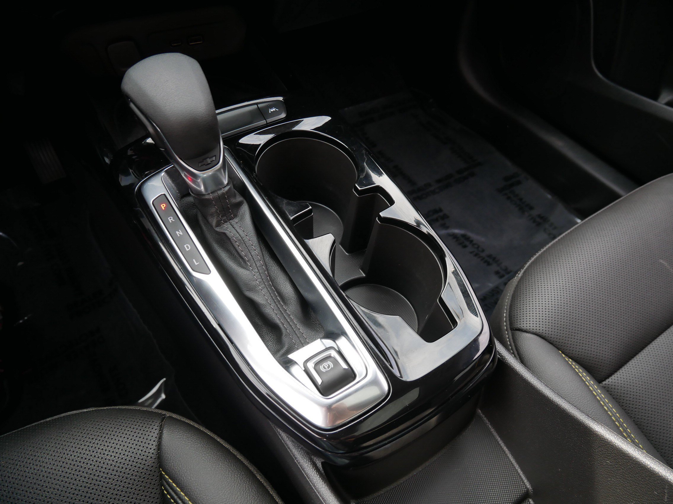 Used 2025 Summit White Chevrolet ACTIV image 28