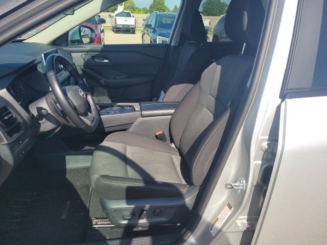 Used 2025 Silver Nissan SV image 14