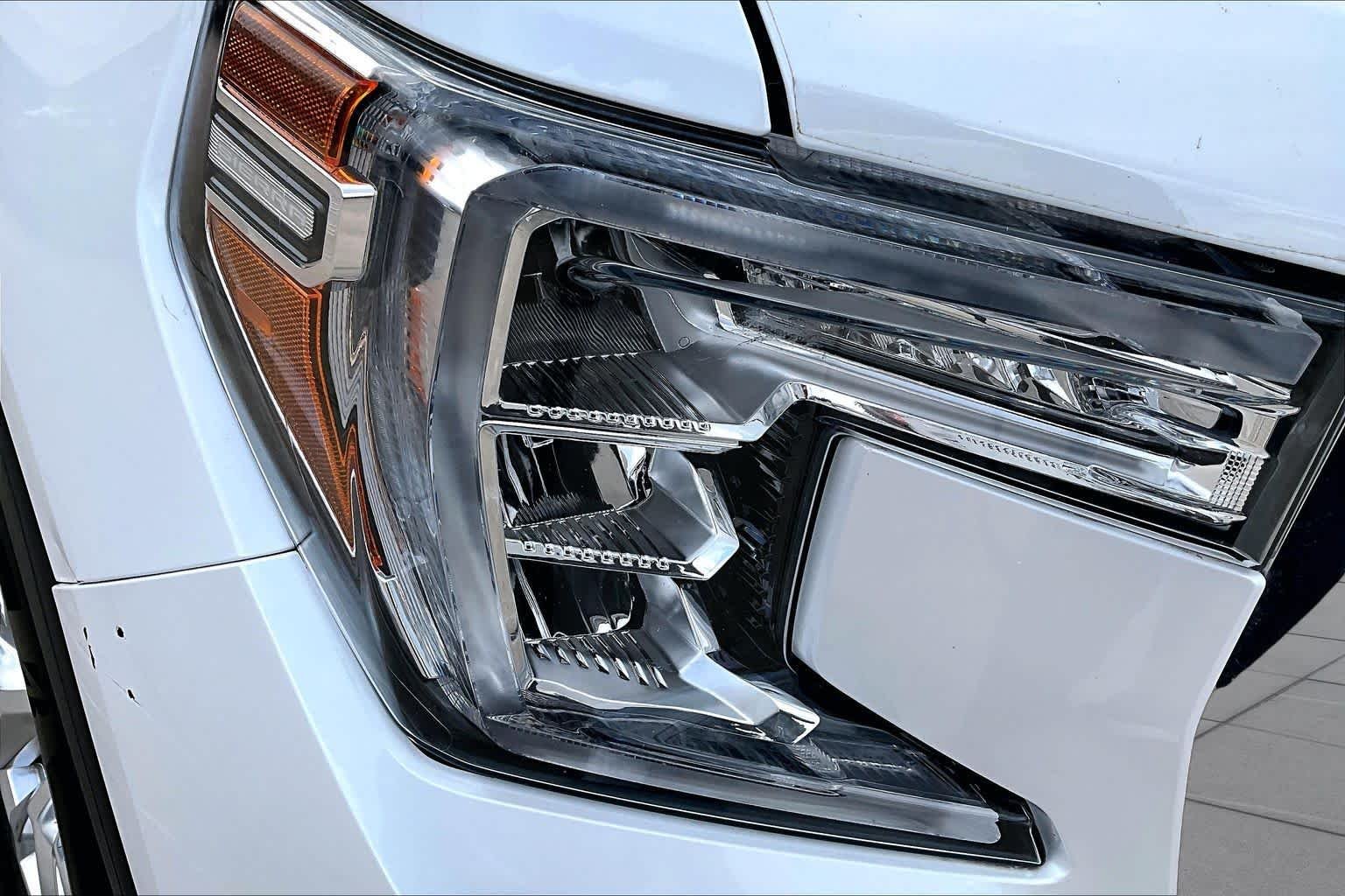 Used 2020 White Frost Tricoat GMC SLT image 28