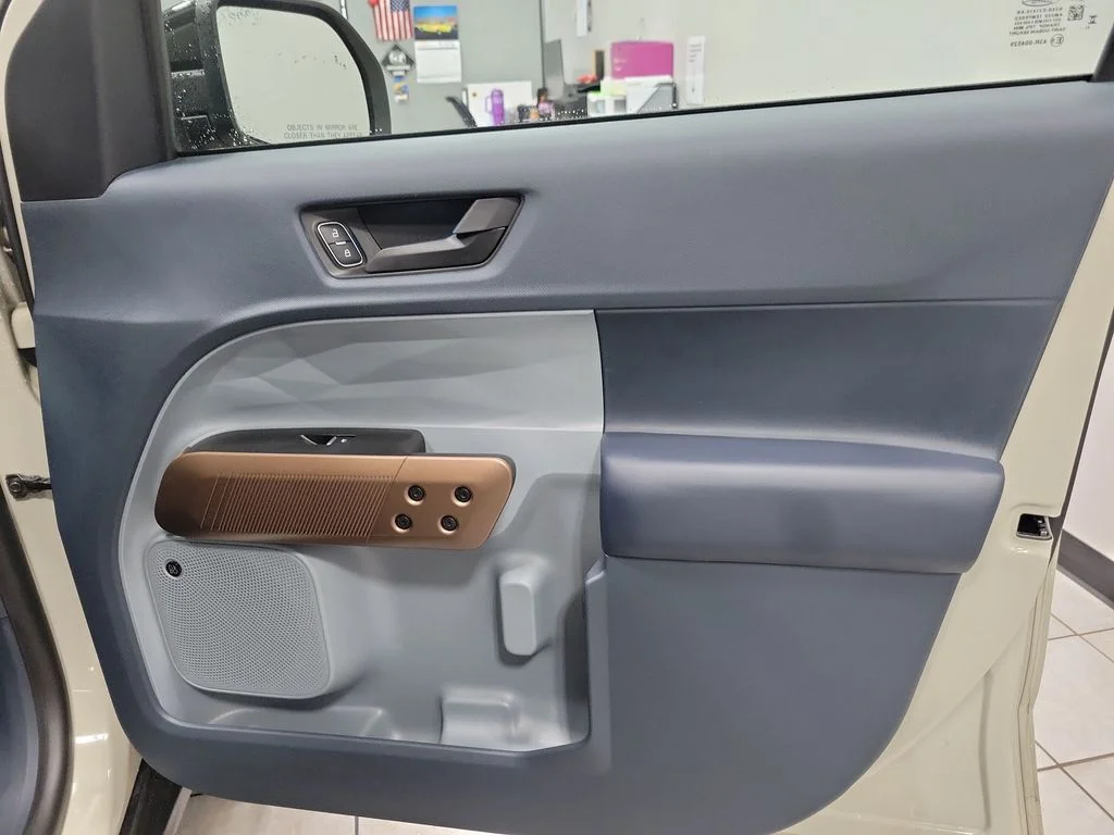 Used 2024  Ford Lariat image 21