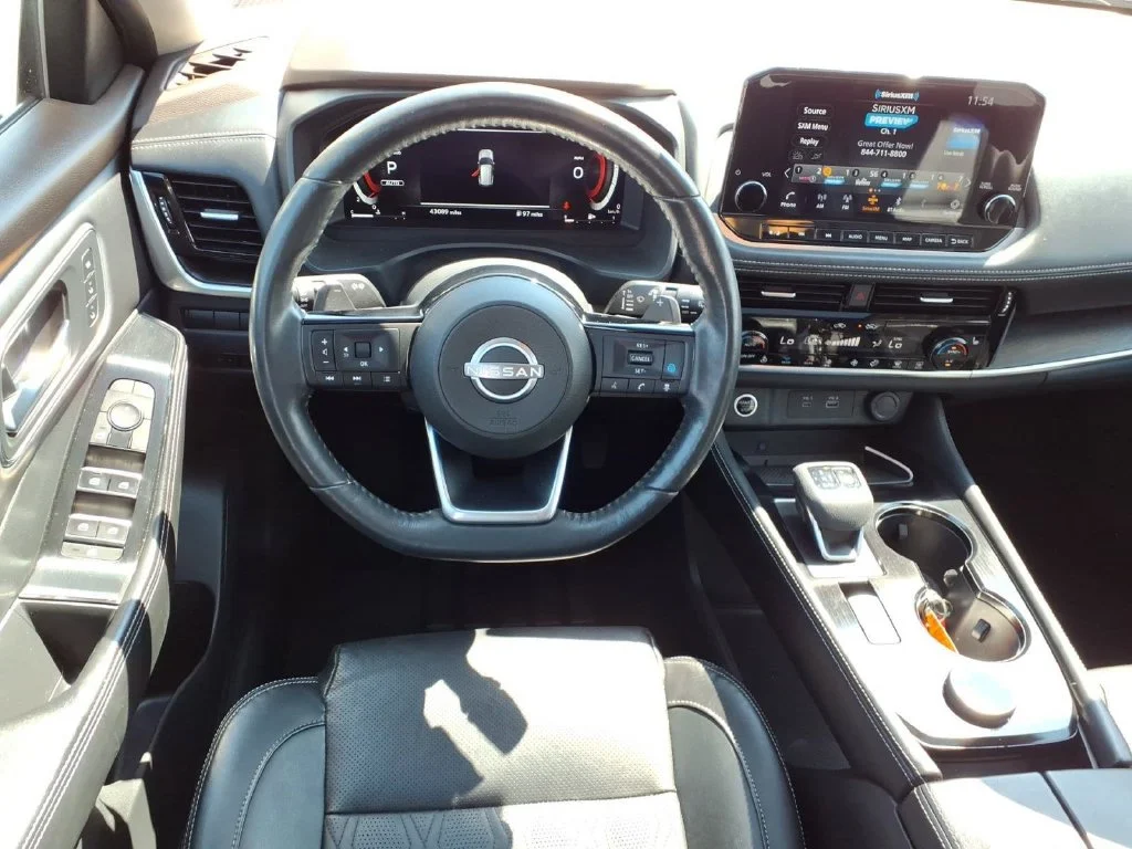 Used 2022 Silver Nissan Platinum image 20