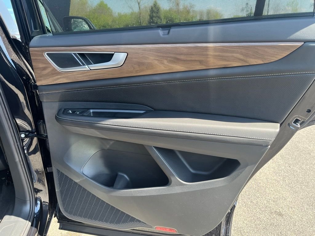 New 2026 Black Volkswagen 2.0T SE w/Technology image 20