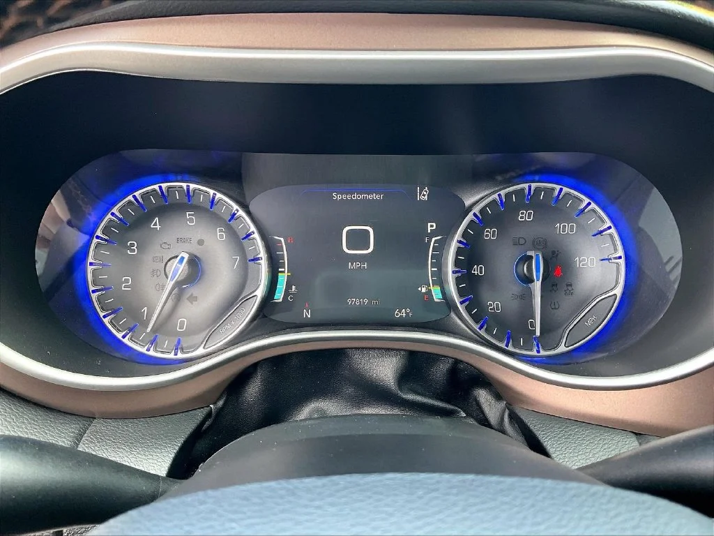 Used 2019 Billet Silver Metallic Clearcoat Chrysler Touring L image 24