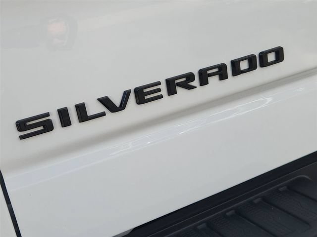 New 2026 Summit White Chevrolet RST image 31