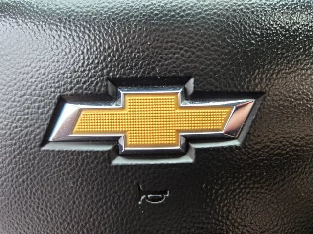 Used 2025 Sterling Gray Metallic Chevrolet LT image 31