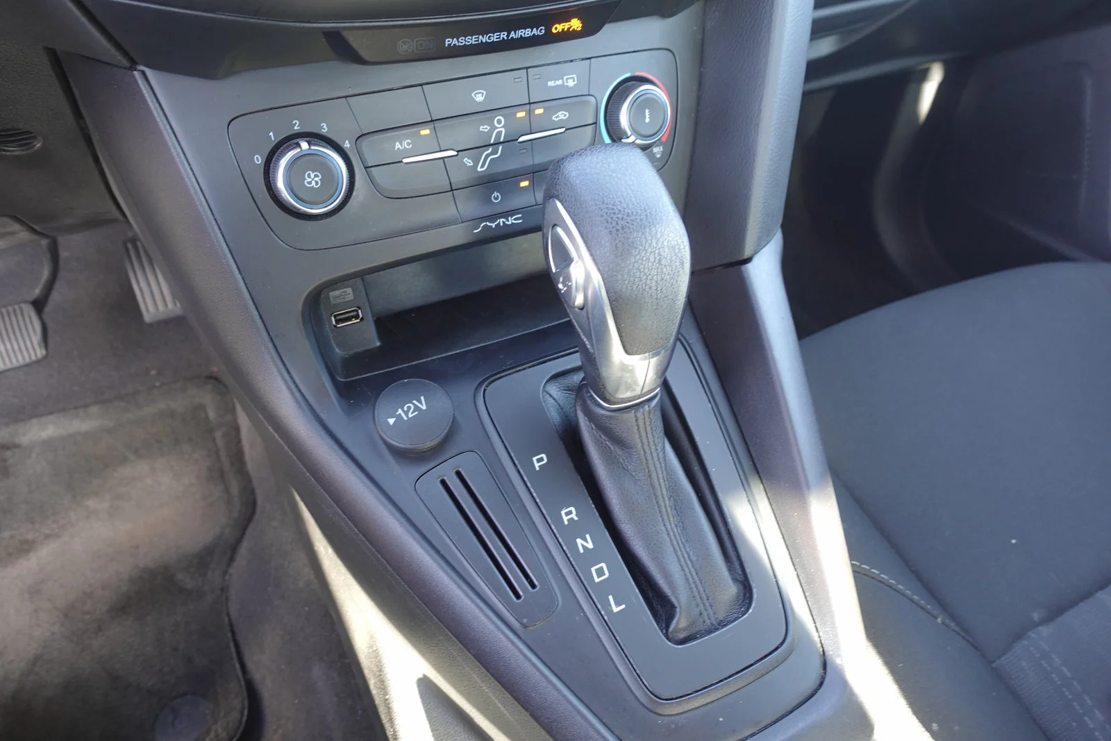 Used 2018 Oxford White Ford S image 21