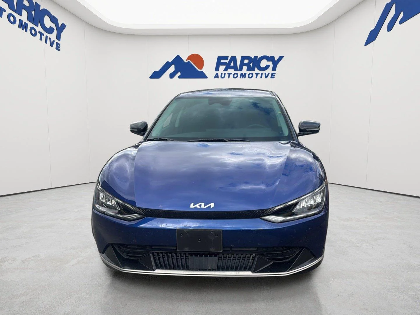Used 2024 Yacht Blue Kia Wind image 3