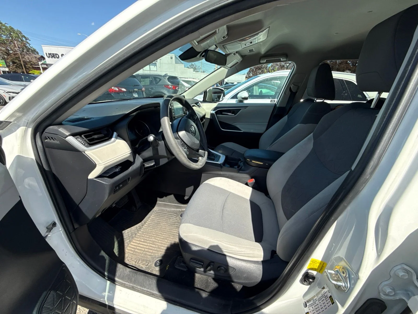 Used 2020 Super White Toyota XLE image 5