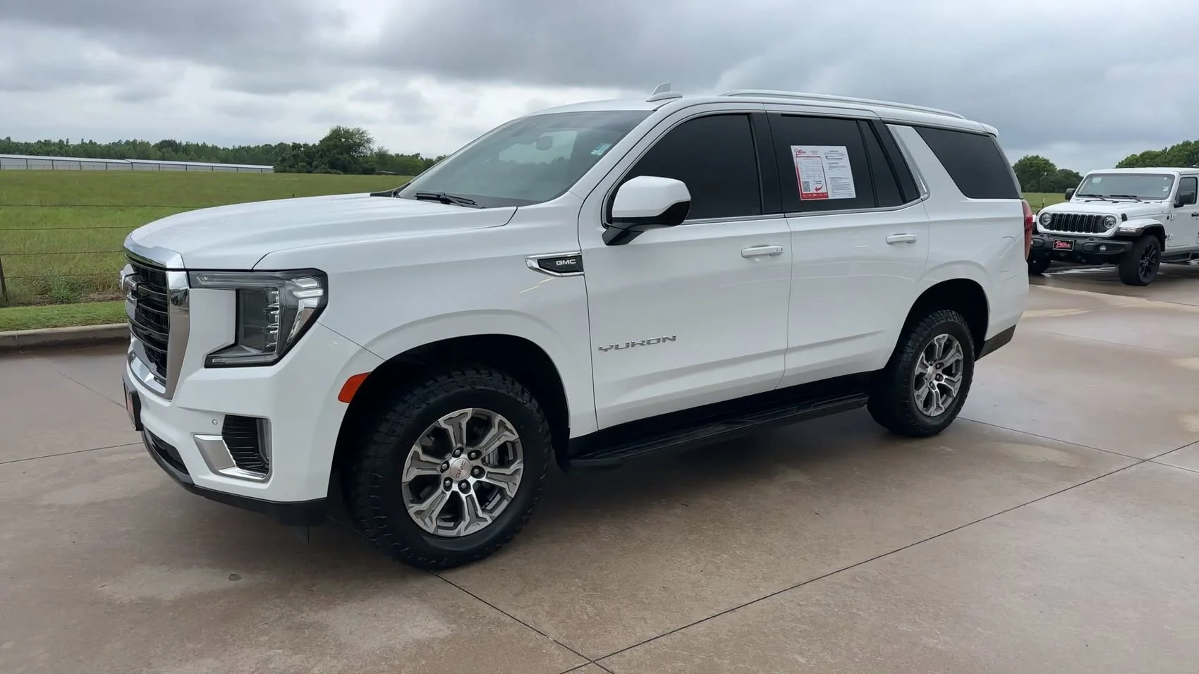Used 2021 Summit White GMC SLE image 3