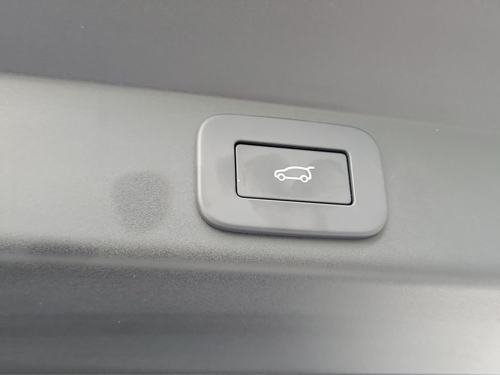 Certified Used 2025 Borasco Grey Metallic Land Rover Dynamic SE image 12