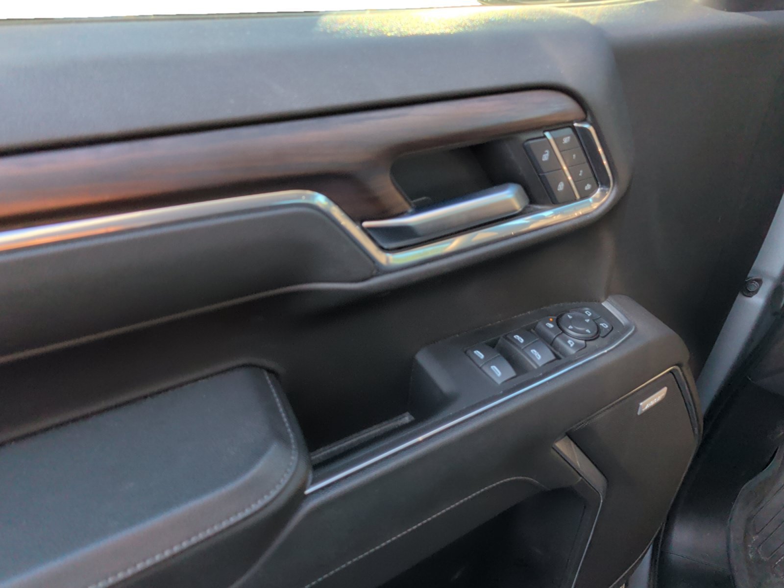 Used 2024 Sterling Metallic GMC SLT image 8