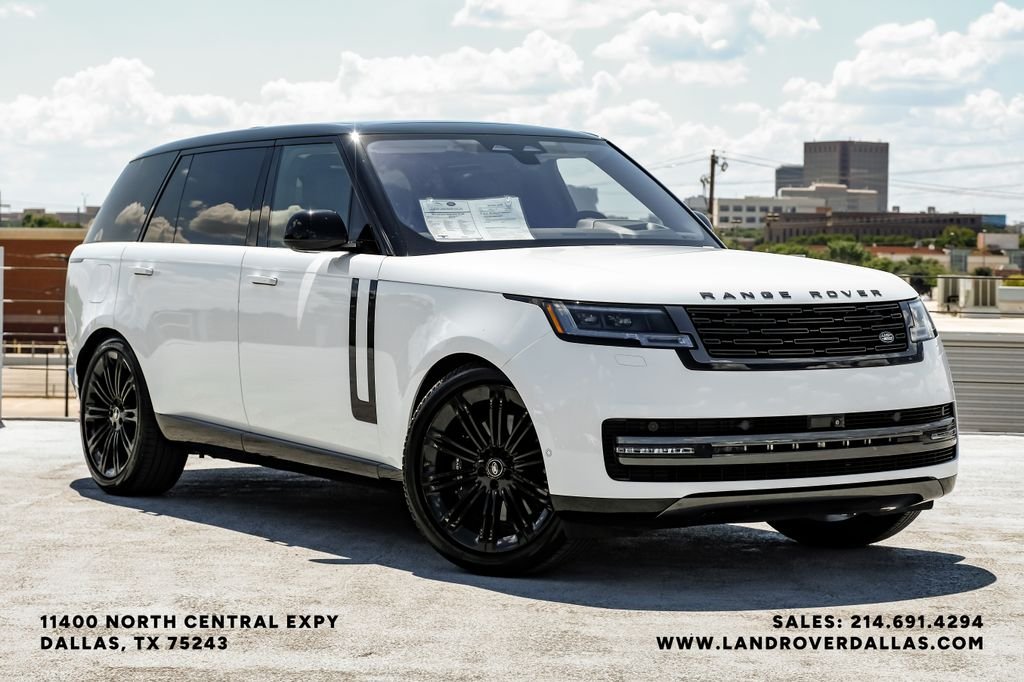 Used 2022 White Land Rover SE image 4