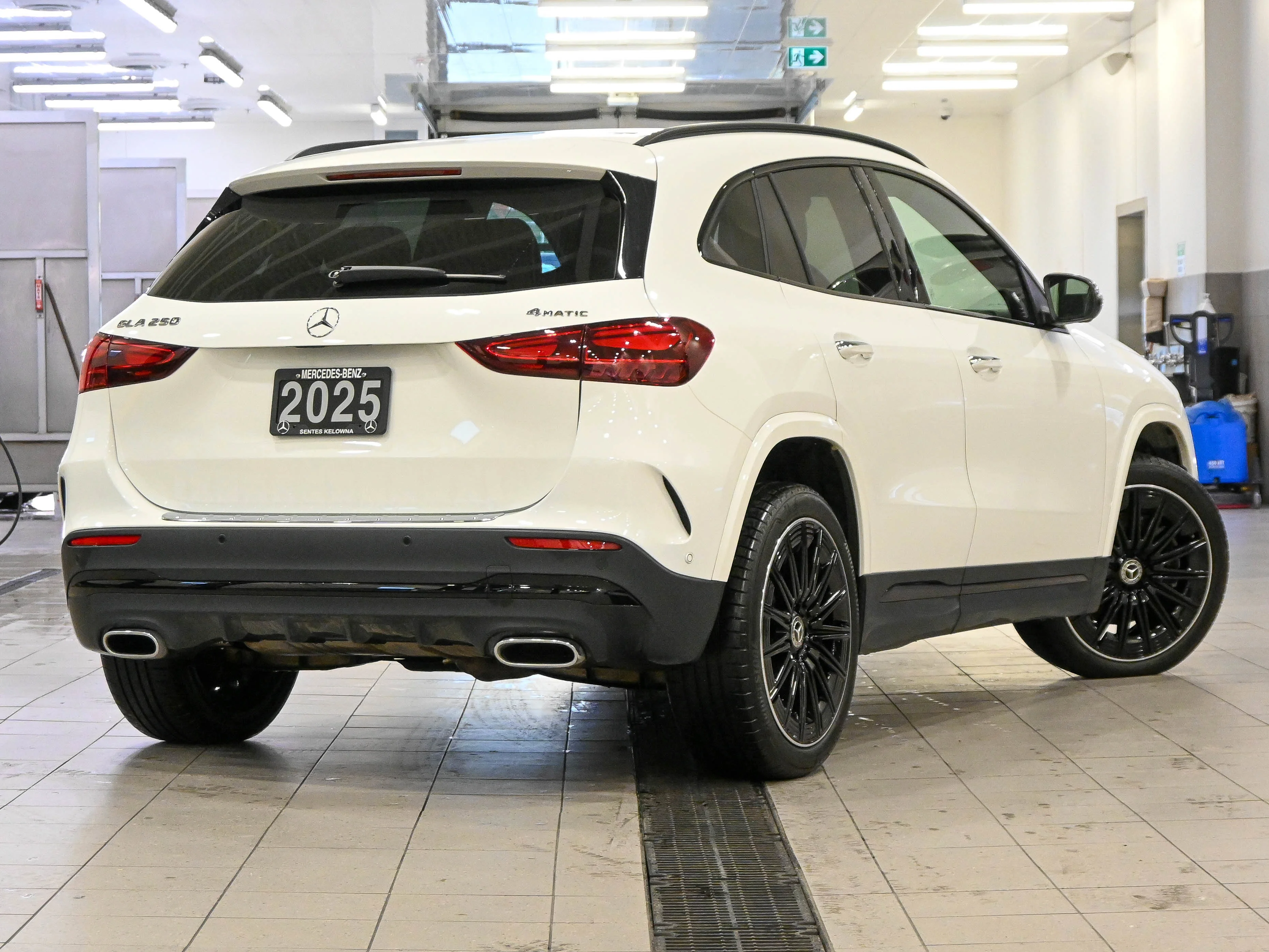 New 2025 Polar White Mercedes-Benz GLA 250 image 3