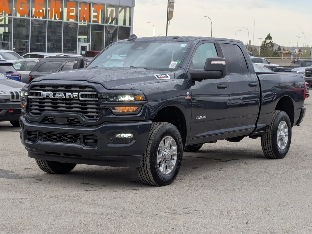 New 2026 Blue RAM Big Horn - - 4x4 - 6.7L HO Diesel - 5th Wheel/Gooseneck Prep - Sport App Pkg - Nav & More! image 4