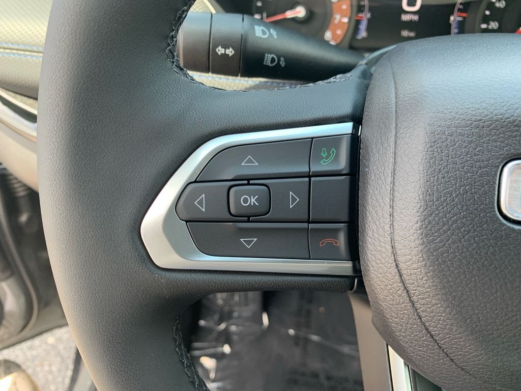 New 2026 Sting-Gray Clear-Coat Exterior Paint Jeep Latitude image 16