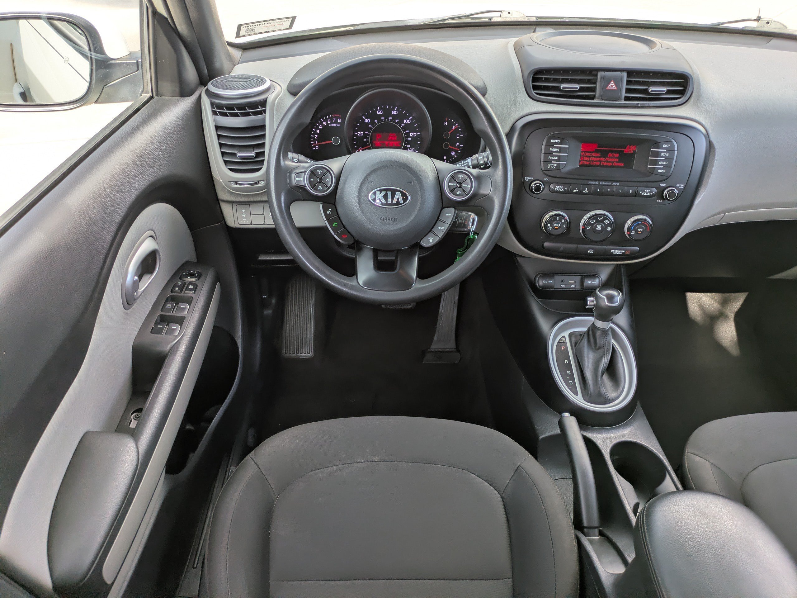 Used 2016 Clear White Kia BASE image 14