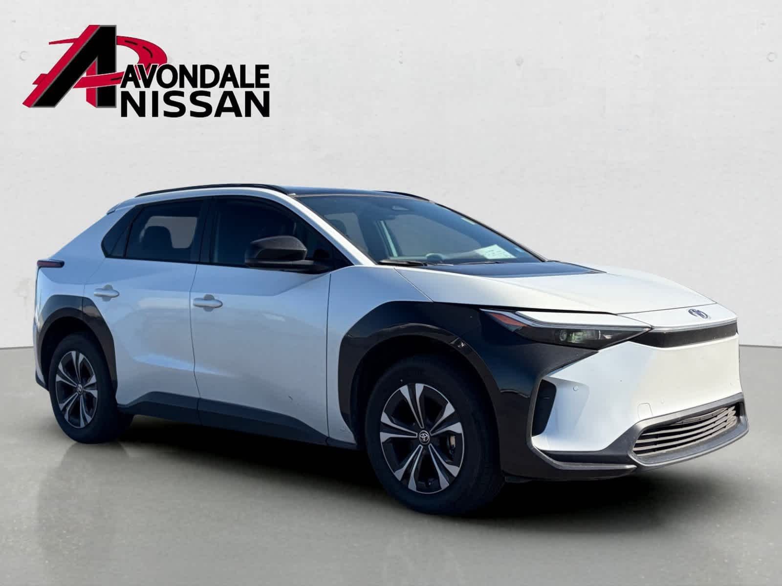 Used 2025 Wind Chill Pearl Toyota XLE image 4