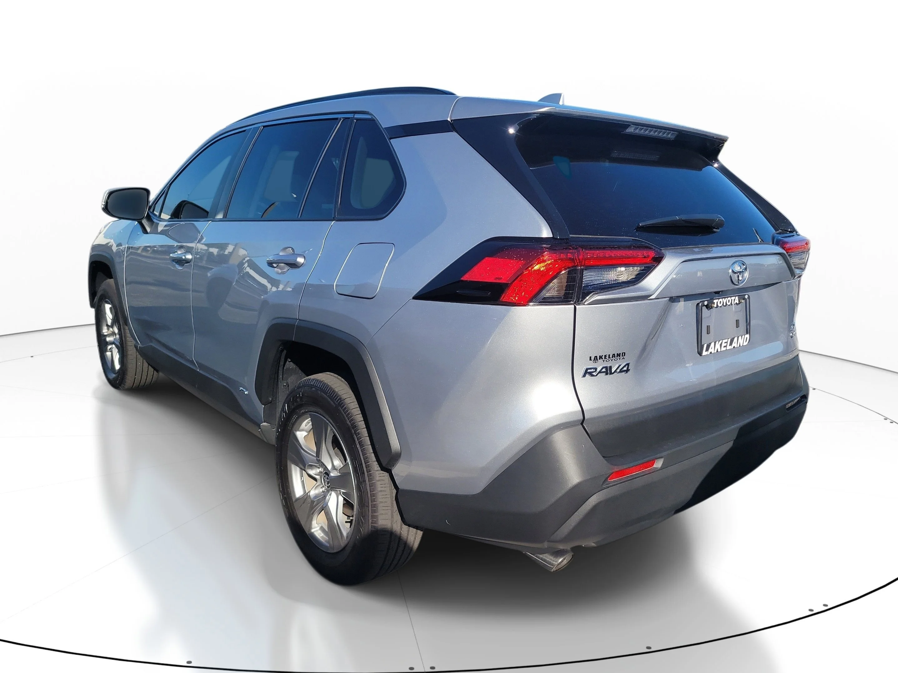 Used 2025 Silver Sky Metallic Toyota Hybrid XLE image 4