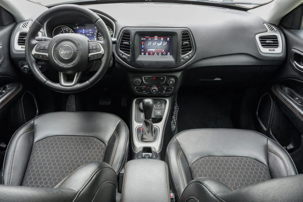 Used 2020 White Jeep Latitude image 17