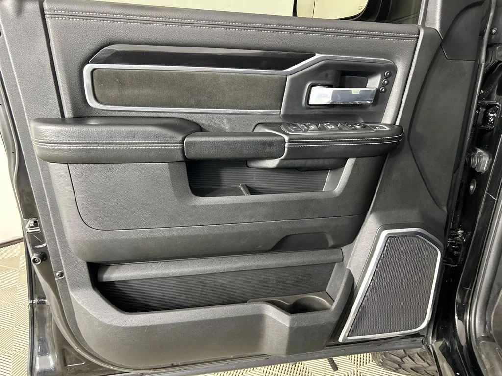 Used 2022 Black Ram Laramie image 12
