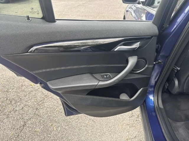 Used 2018 Blue BMW xDrive28i image 17