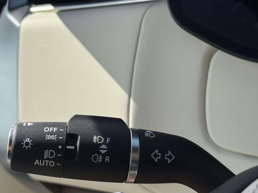 Certified Used 2025  Land Rover SE image 28