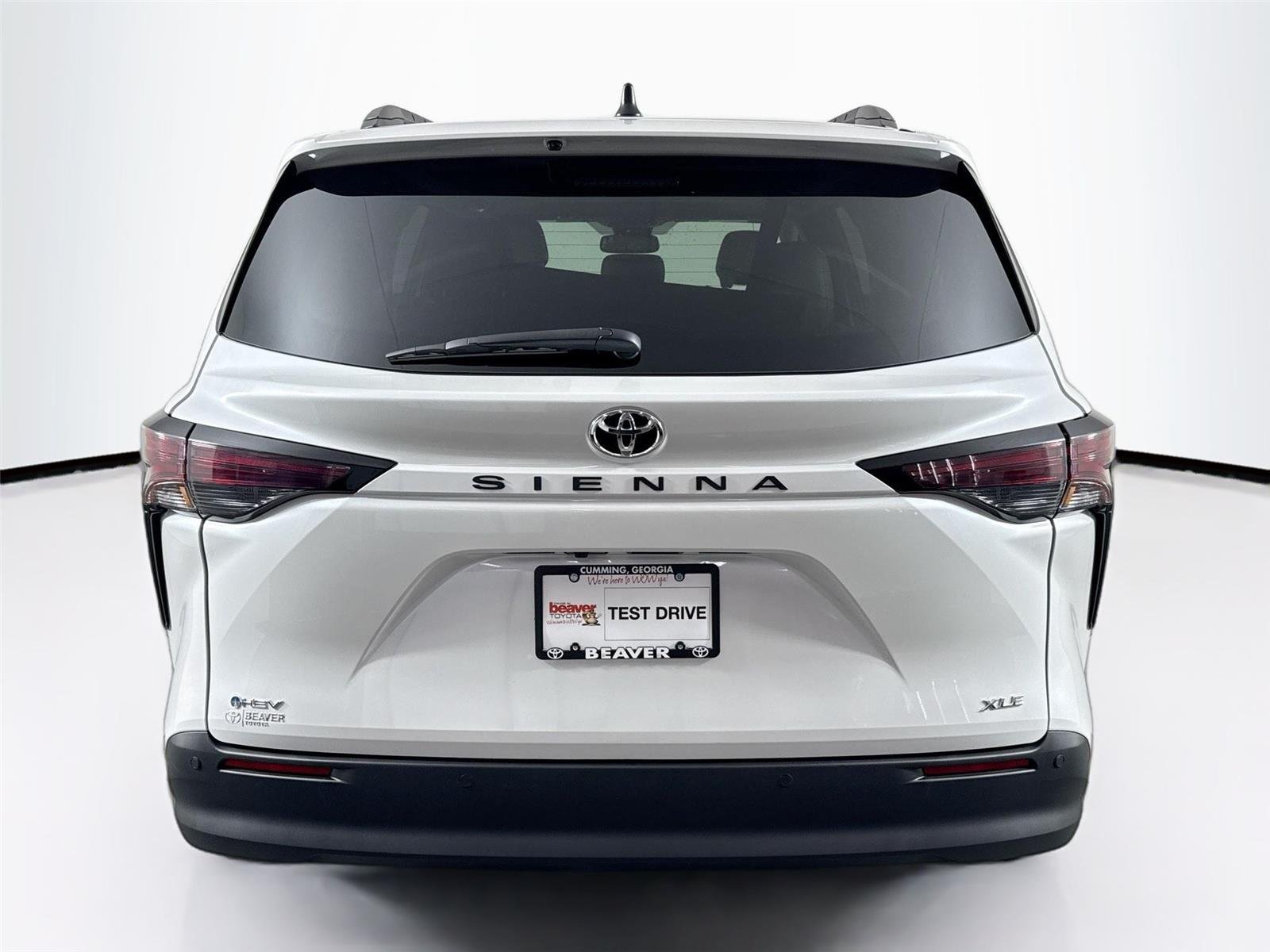 Used 2026 Wind Chill Pearl Toyota XLE 8-Passenger image 12