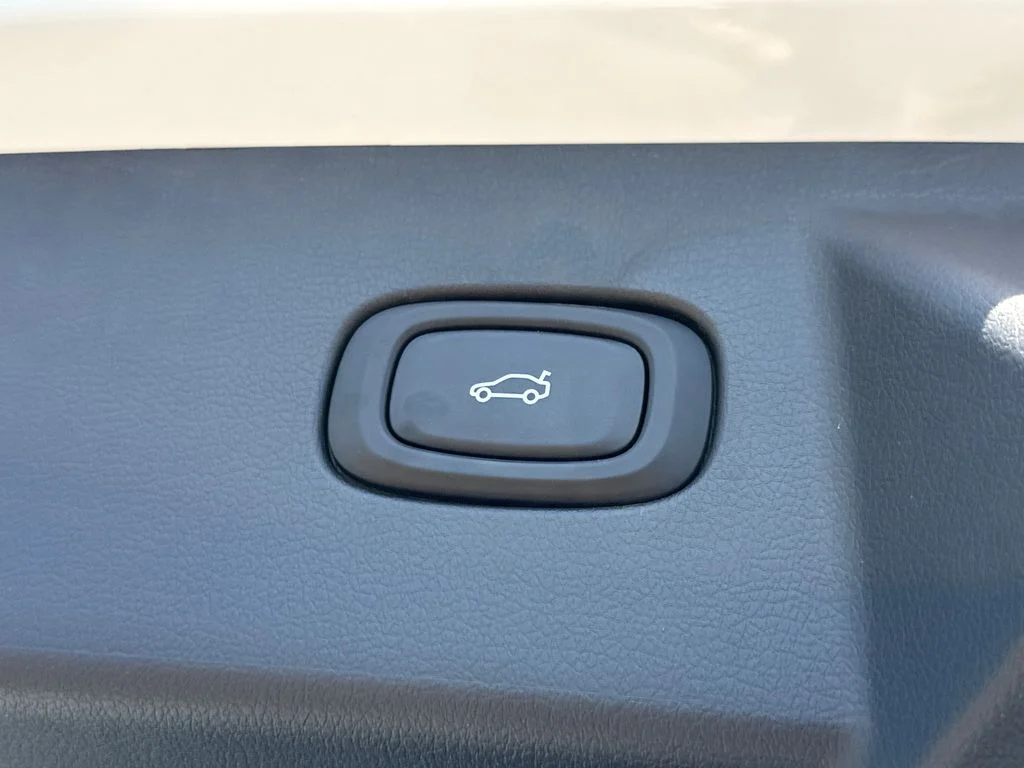 2025 VinFast VF 8 Plus - Photo 11