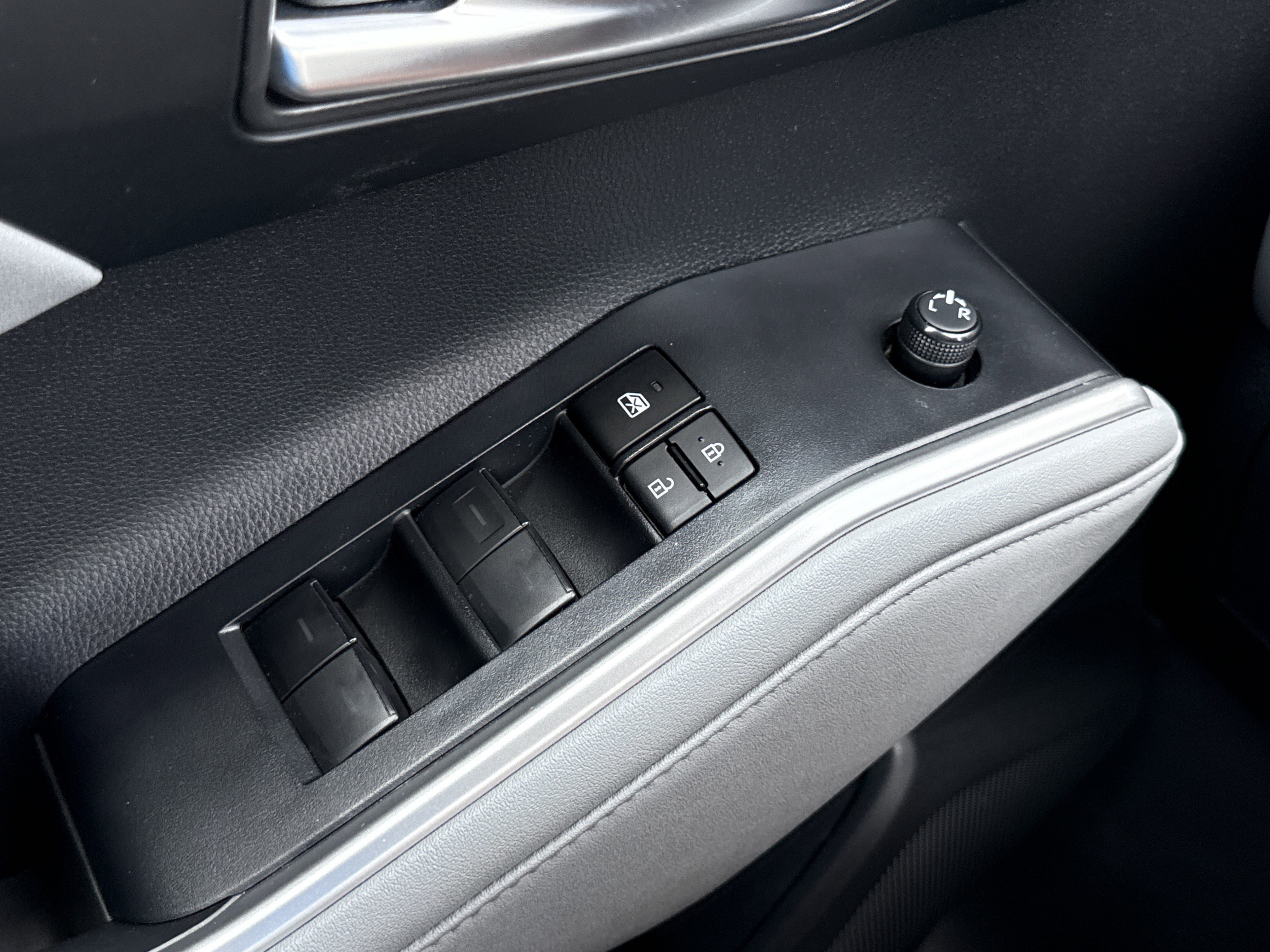 2023 Toyota Highlander XLE - Photo 19