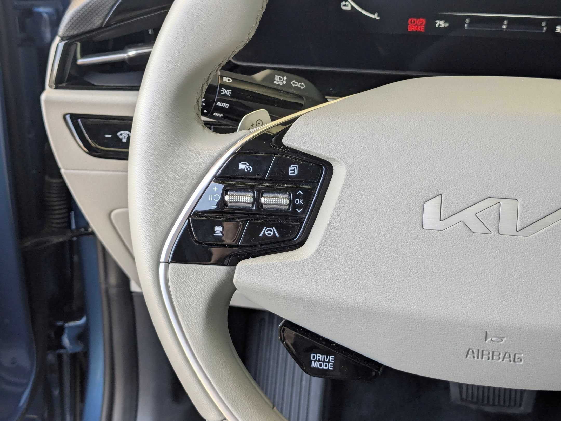 Used 2023 Mineral Blue Kia Wind image 16
