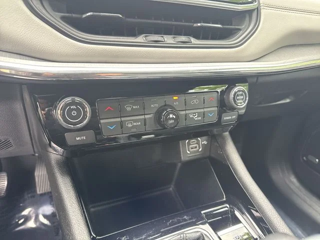 Used 2023 Gray Jeep Limited image 21