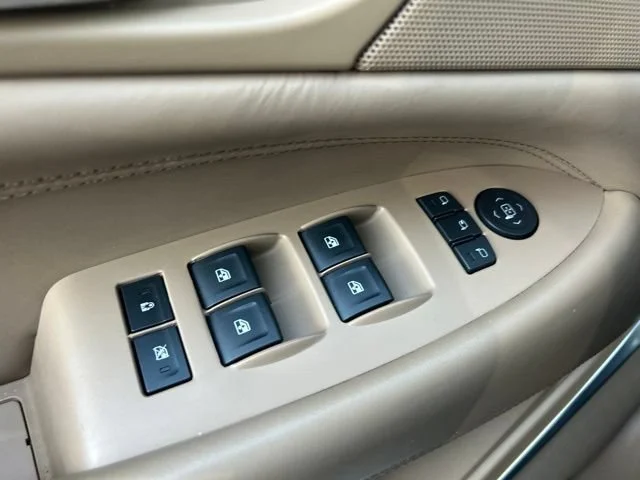 Used 2020 CRYSTAL WHITE TRICOAT Cadillac Platinum image 15