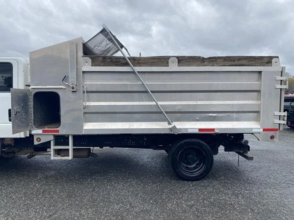 Used 2019 White Isuzu Dump Truck image 8