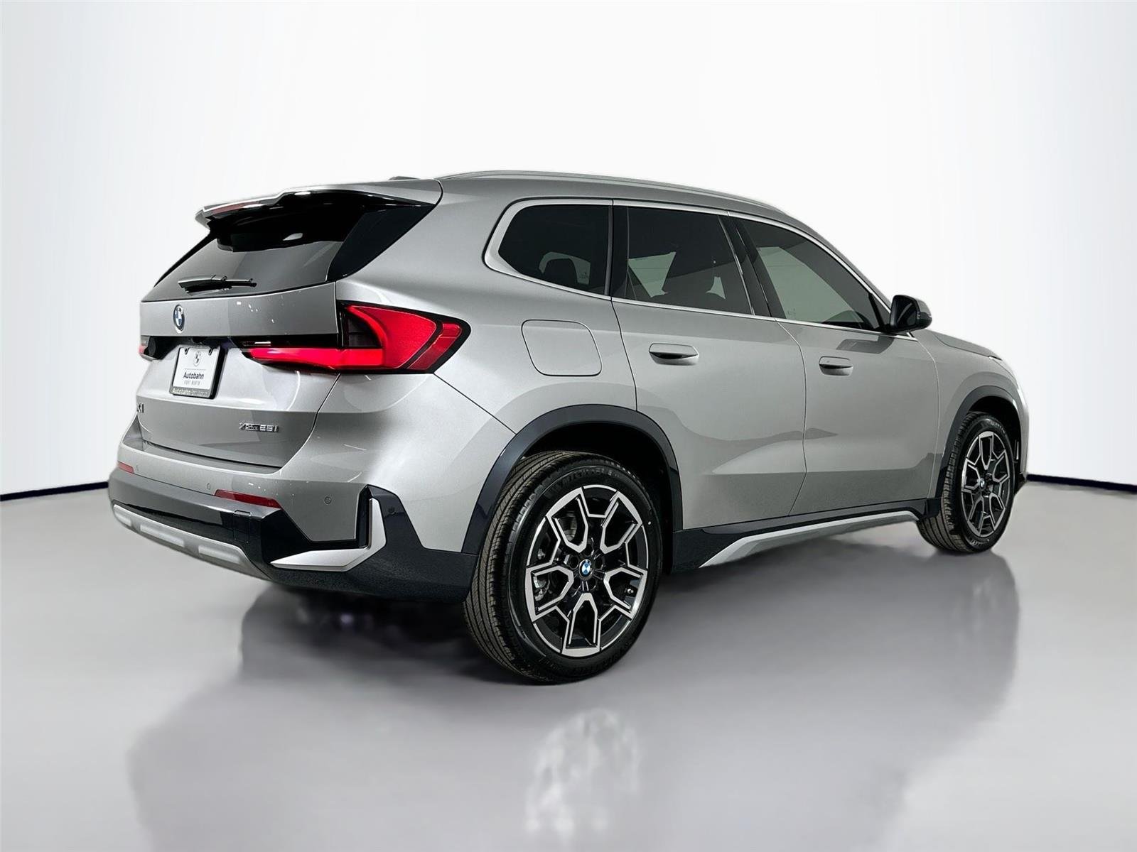 New 2026 Space Silver Metallic BMW xDrive28i image 6