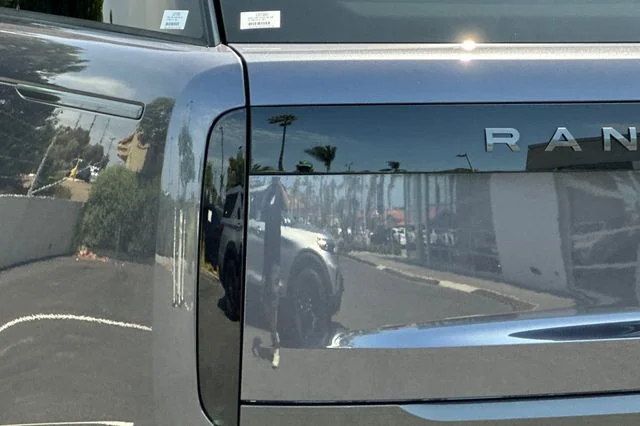 New 2026 Amethyst Grey Purple in Gloss finish Land Rover SE image 25