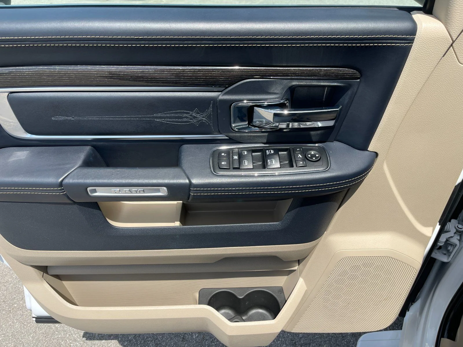 Used 2018 White Ram Laramie Longhorn image 12
