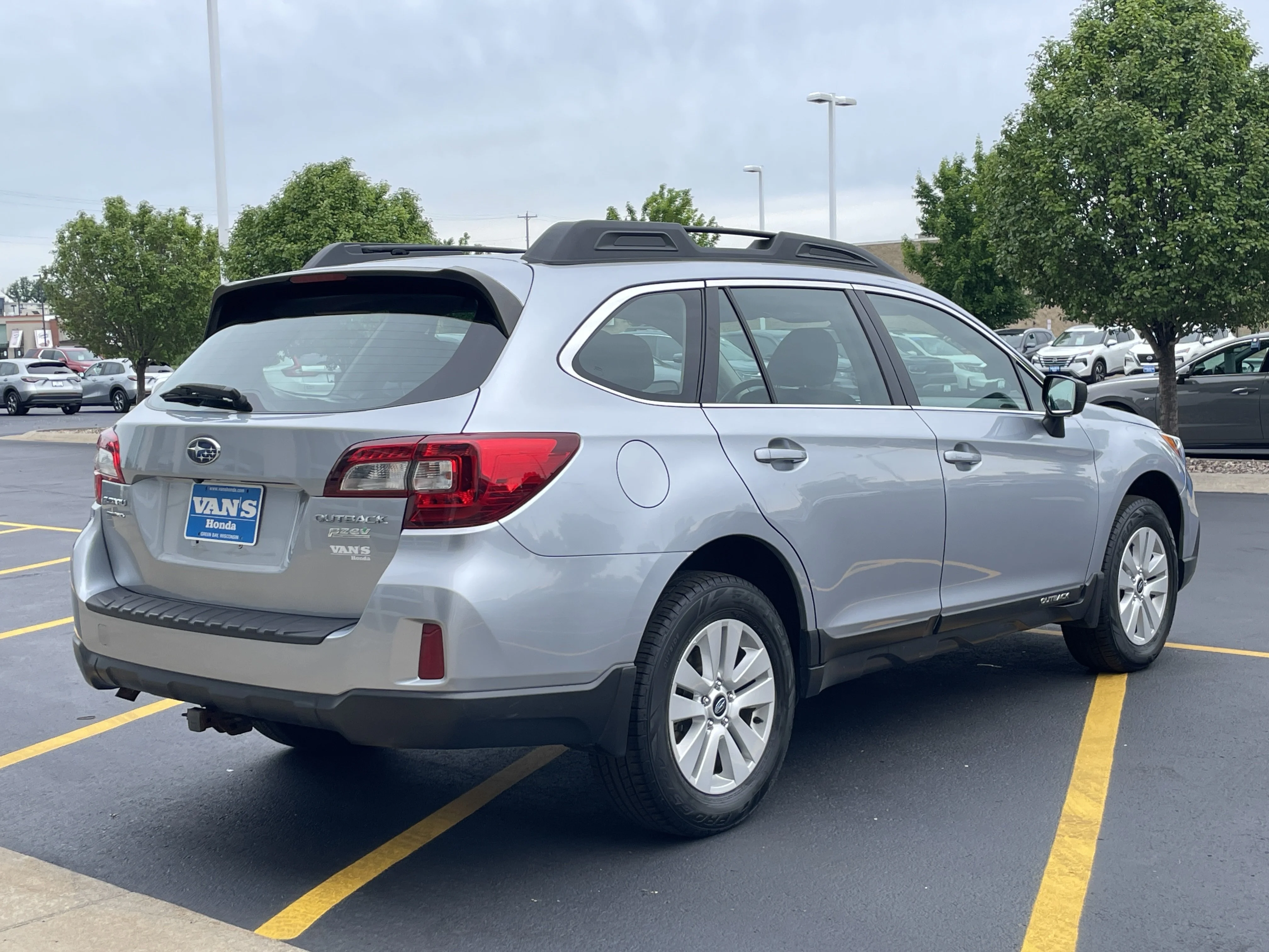 Used 2017 Ice Silver Metallic Subaru 2.5i image 7