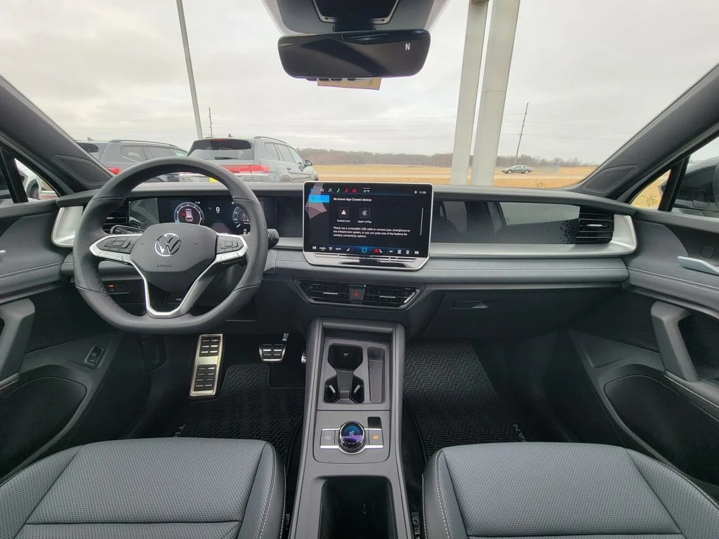 New 2026 White Volkswagen 2.0T SE R-Line Black image 32